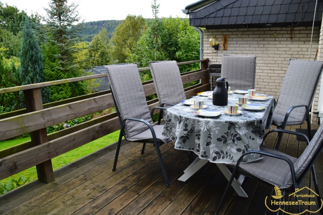 Kaffeetrinken oder relaxen und entspannen, genießen Sie Ihren Urlaub auf der Terrasse
